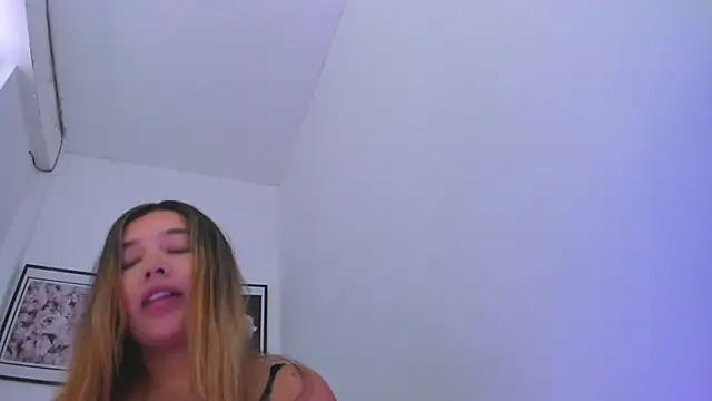 sofihill01 online show from 22, 9, 2025