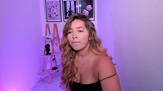 sofihill01 online show from 4, 10, 2025