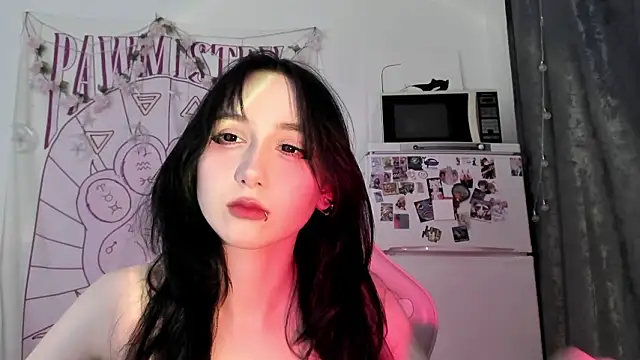 Holy420lolii online show from 5, 2, 2026