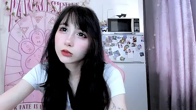 Holy420lolii online show from 12, 6, 2026