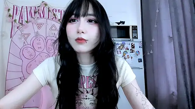 Holy420lolii online show from 9, 6, 2026