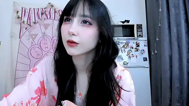 Holy420lolii online show from 10, 6, 2026