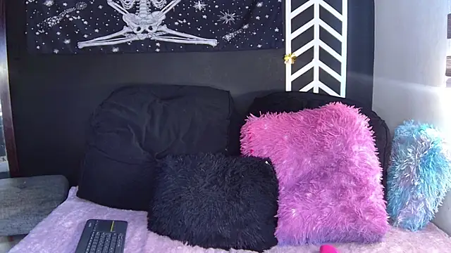 EvangelineCors online show from 15, 3, 2025