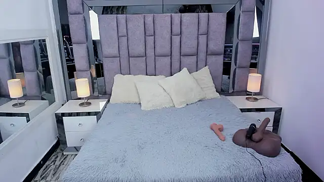 Snapshot of EMMAHILL1 chatting on 2, 2, 2026 EMMAHILL1 online show from 2, 2, 2026