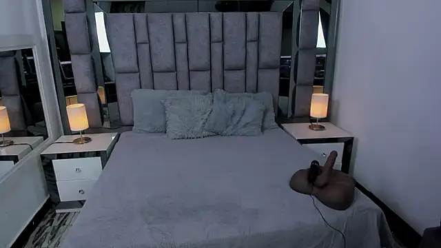 EMMAHILL1 online show from 10, 11, 2025