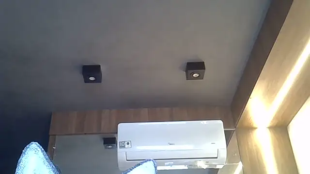 Skinny-Kitten online show from 11, 11, 2025