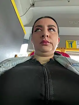 Abril Luv online show from 12, 2, 2026