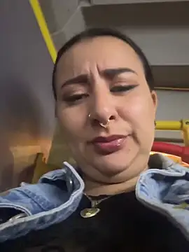 Abril Luv online show from 9, 5, 2026