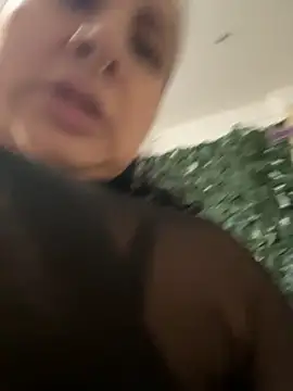 Abril Luv online show from 24, 11, 2025