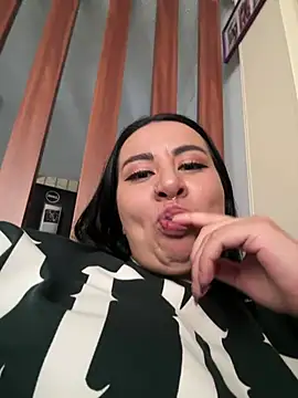 Snapshot of Abril_Luv chatting on 9, 7, 2026 Abril Luv online show from 9, 7, 2026
