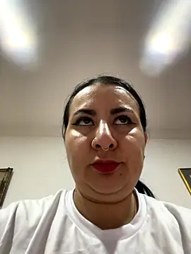 Abril Luv online show from 10, 10, 2025