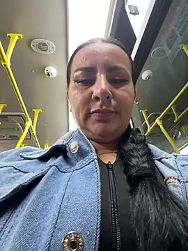 Abril Luv online show from 6, 3, 2026