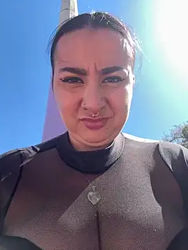 Abril Luv online show from 9, 5, 2026