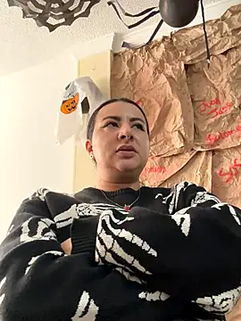 Abril Luv online show from 27, 10, 2025