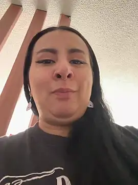 Abril Luv online show from 7, 11, 2025