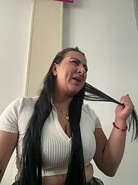 Abril Luv online show from 4, 5, 2026