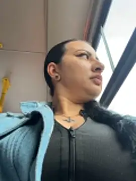 Abril Luv online show from 5, 3, 2026