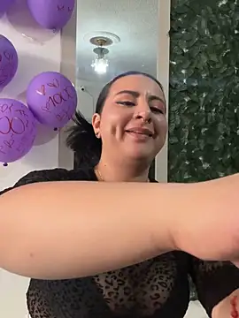 Abril Luv online show from 8, 5, 2026