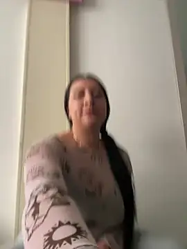 Abril Luv online show from 5, 5, 2026