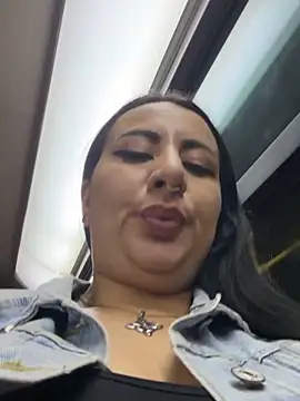 Abril Luv online show from 22, 4, 2026