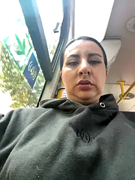 Abril Luv online show from 8, 1, 2026