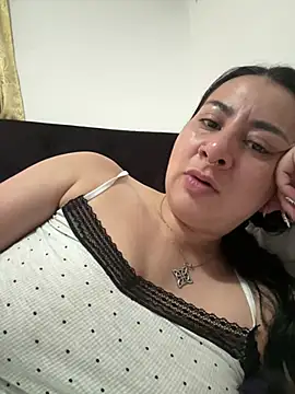 Abril Luv online show from 27, 4, 2026