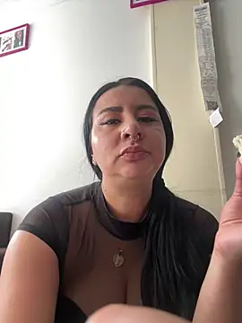 Snapshot of Abril_Luv chatting on 6, 7, 2026 Abril Luv online show from 6, 7, 2026