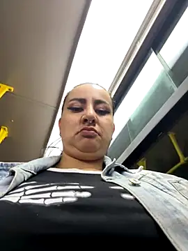 Abril Luv online show from 24, 10, 2025