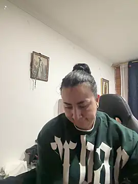 Abril Luv online show from 4, 5, 2026