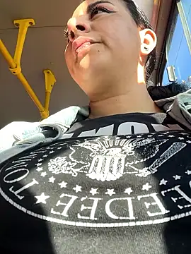 Abril Luv online show from 24, 9, 2025