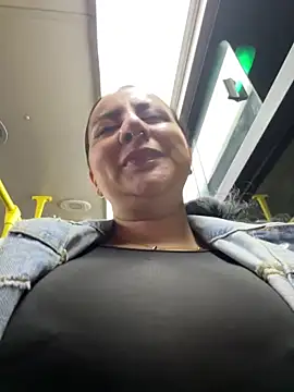 Abril Luv online show from 12, 3, 2026