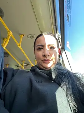 Abril Luv online show from 13, 11, 2025