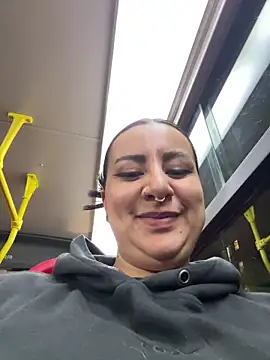 Abril Luv online show from 10, 2, 2026