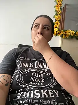 Abril Luv online show from 10, 10, 2025