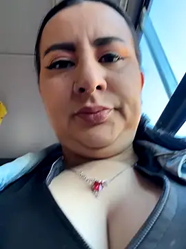 Abril Luv online show from 12, 11, 2025