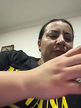 Abril Luv online show from 11, 11, 2025