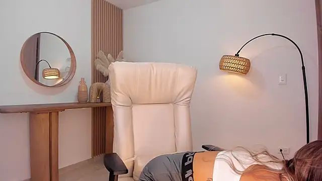 wandathompson  online show from 28, 3, 2026