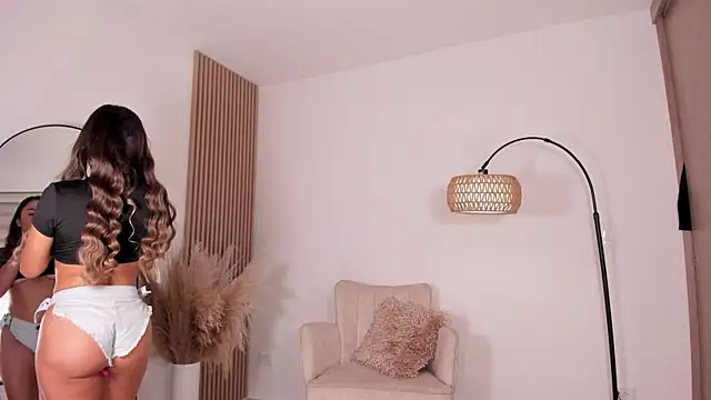 Snapshot of wandathompson_ chatting on 7, 3, 2025 wandathompson online show from 7, 3, 2025