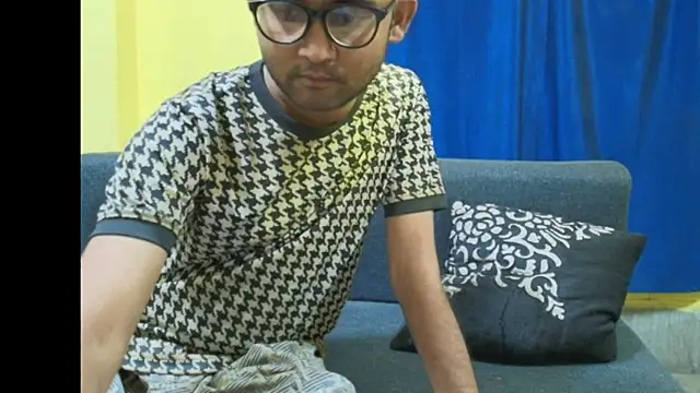 Cute boy2000 online show from 6, 3, 2026