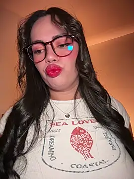 Snapshot of andra_rose chatting on 13, 7, 2026 andra rose online show from 13, 7, 2026