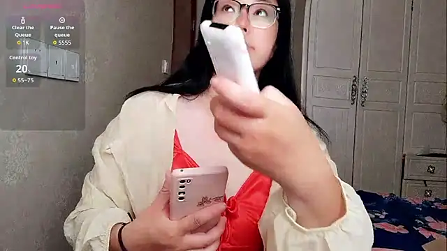Vivianangn-e online show from 12, 6, 2026