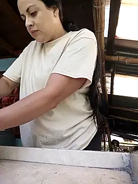 Juli Castillo8 online show from 11, 9, 2025