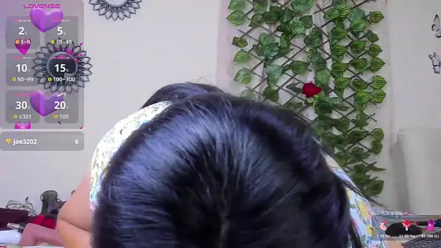 Juli Castillo8 online show from 27, 11, 2025