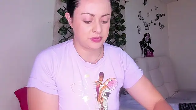 Juli Castillo8 online show from 23, 9, 2025