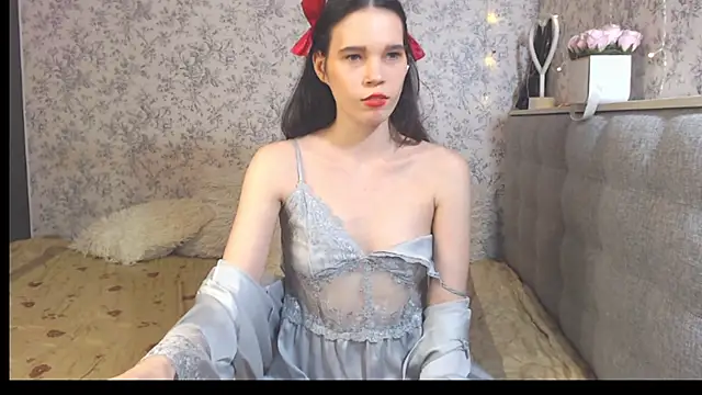 Nicole-Petite online show from 22, 1, 2025