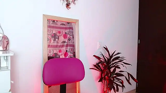 alisseallie online show from 24, 1, 2025