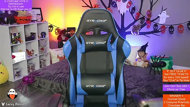 TheLaceyBloom online show from 8, 10, 2025