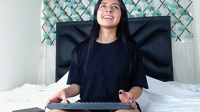 EmmaWilliamss online show from 8, 10, 2025