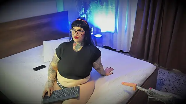 VampGirl1 online show from 18, 6, 2026