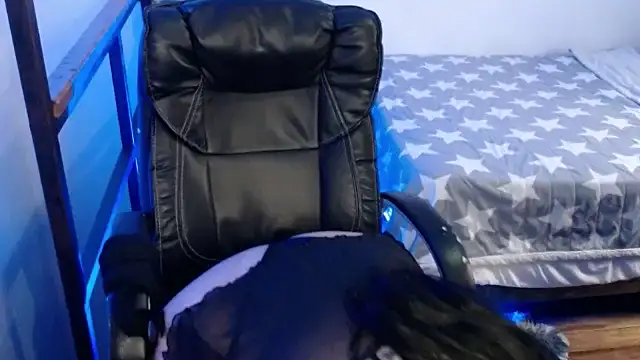 VampGirl1 online show from 28, 2, 2025